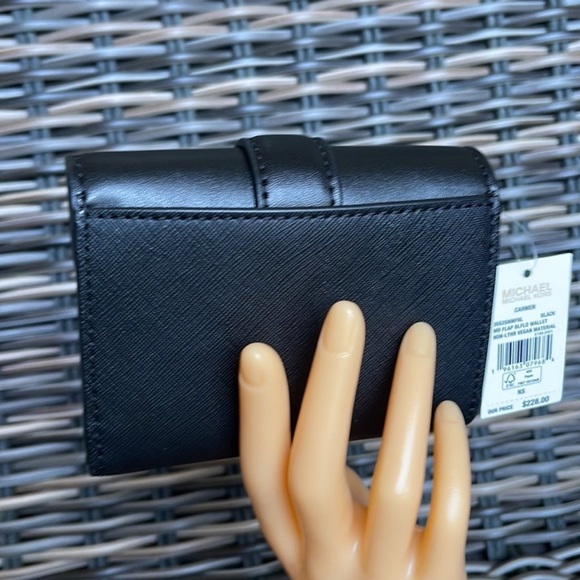 MICHAEL KORS CARMEN MEDIUM LOGO AND FAUX LEATHER WALLET BLACK - Picture 4 of 11
